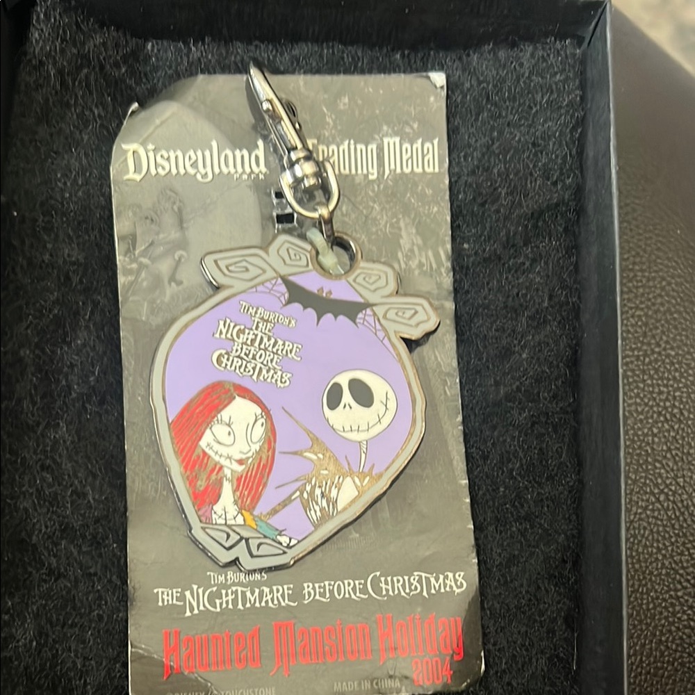 Disney Pin Trading Experience Keychain